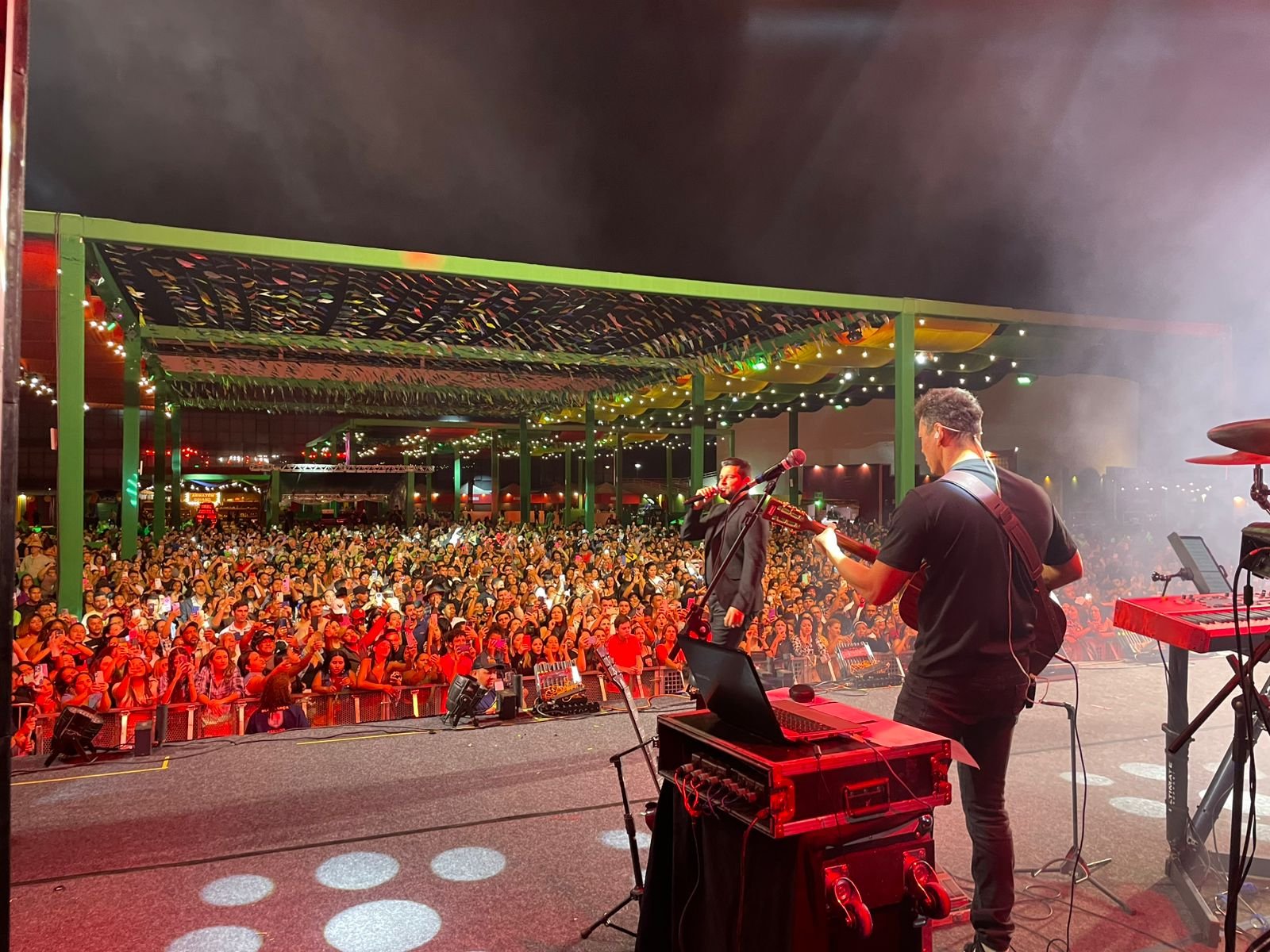 Grande Arraial de Goiânia reúne 20 mil pessoas em noite de show com Léo Magalhães