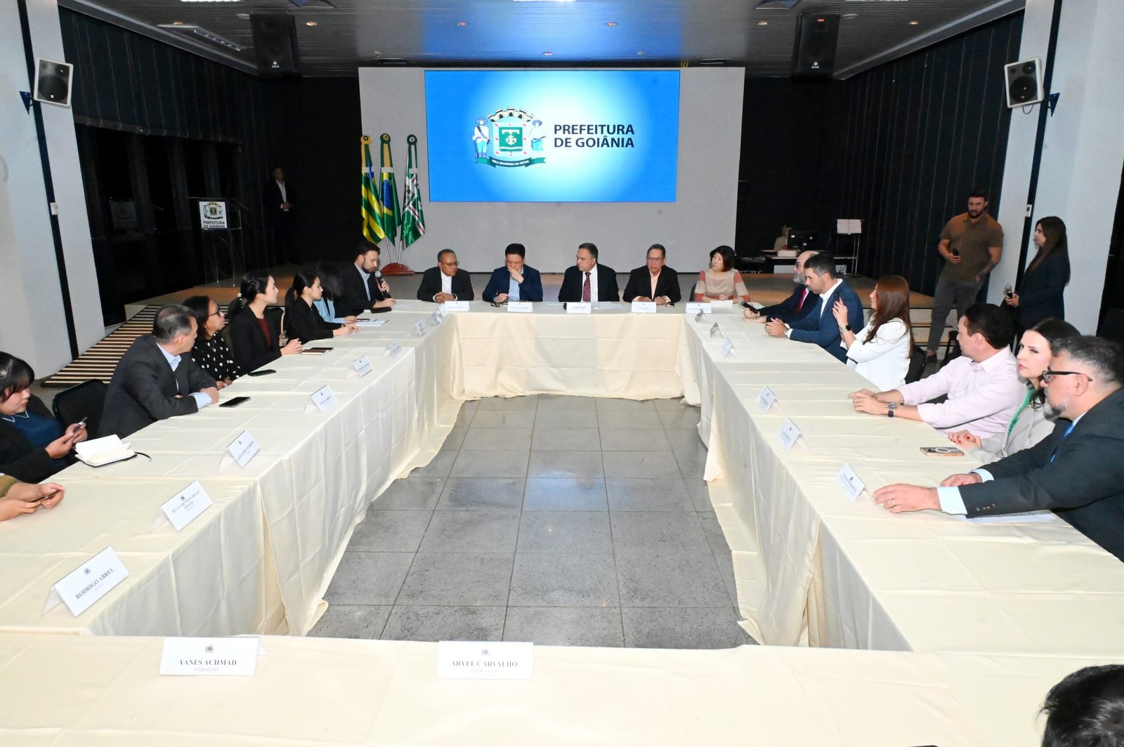 Sandro Mabel apresenta potencialidades de Goiânia em encontro com embaixadores de países asiáticos