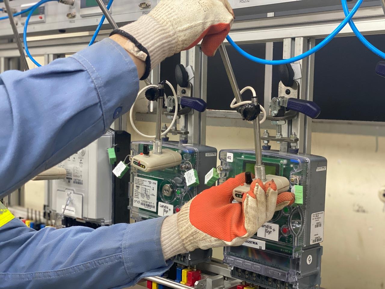 Equatorial Goiás recebe certificação do Inmetro para ensaios em medidores de energia elétrica