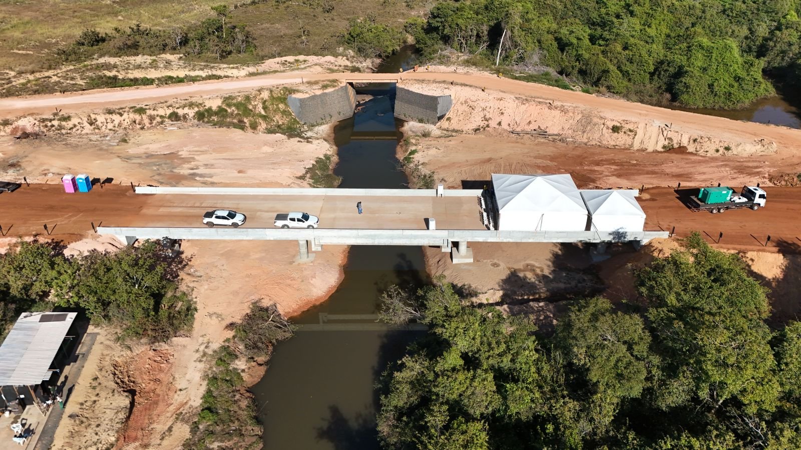 Governo de Goiás entrega ponte sobre o Ribeirão Água Parada, na GO-341