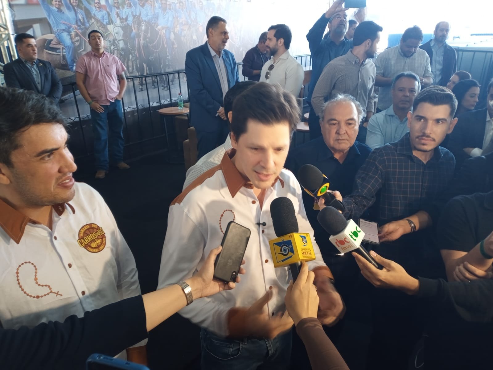 Daniel Vilela assina transferência da capital para Trindade e enaltece importância da Festa do Divino Pai Eterno