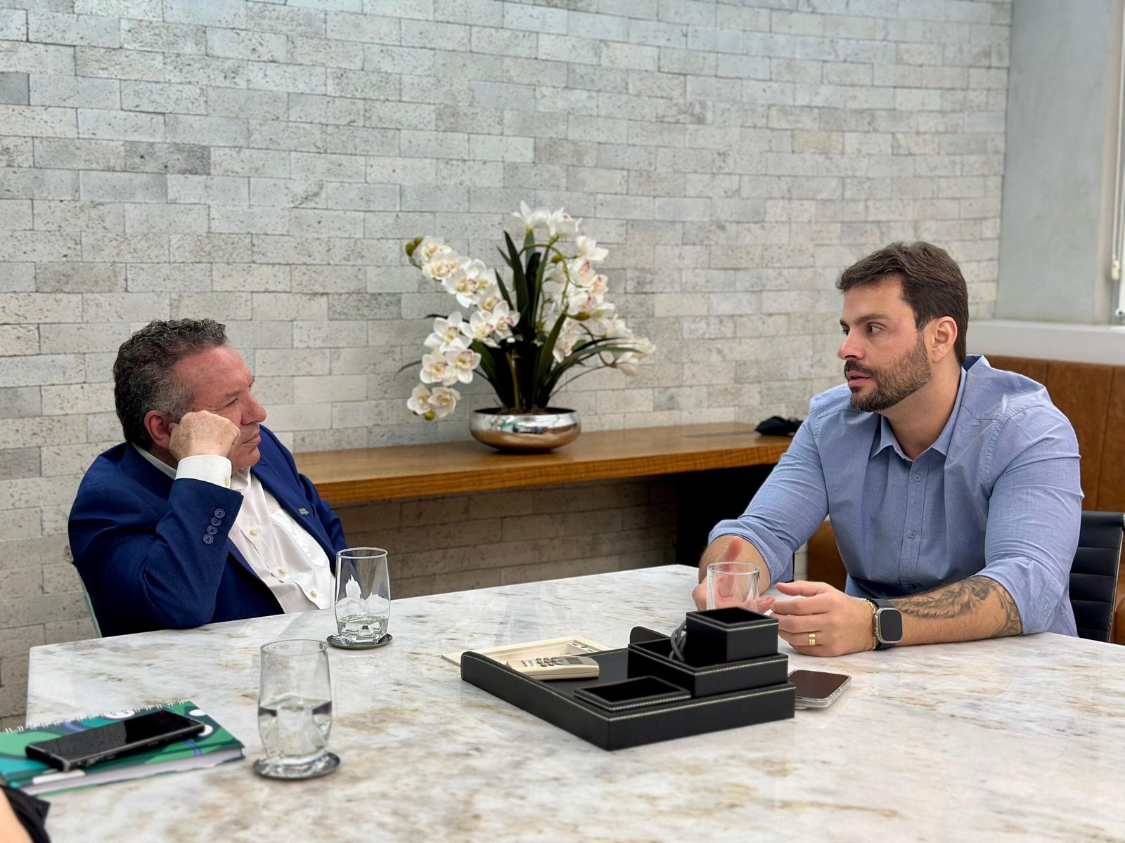 Diretor Renan Andrade, do Consórcio Lima Gyn e Luiz OCB-GO realizam reunião para implantação de projetos de sustentabilidade.