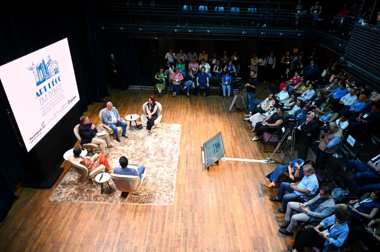 Prefeito Sandro Mabel defende valorização de patrimônio arquitetônico da capital no Art Déco em Debate