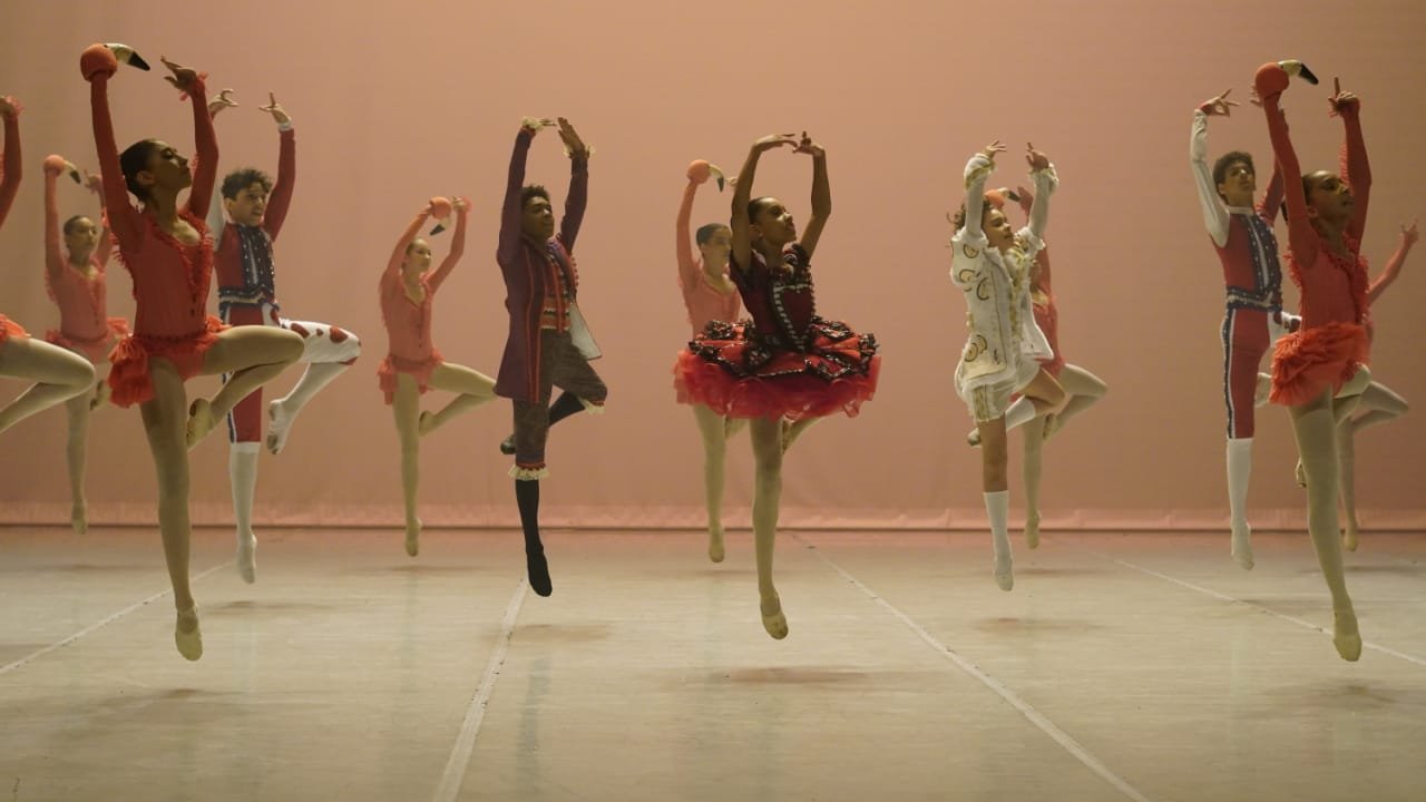 Basileu França é tetracampeão no maior festival de dança do mundo