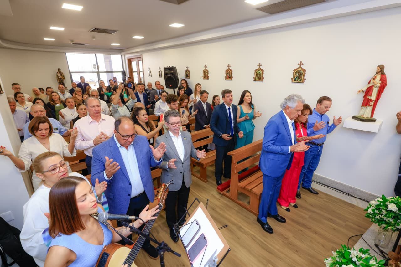 Caiado participa de missa que marca inauguração da capela do Cora em Goiânia