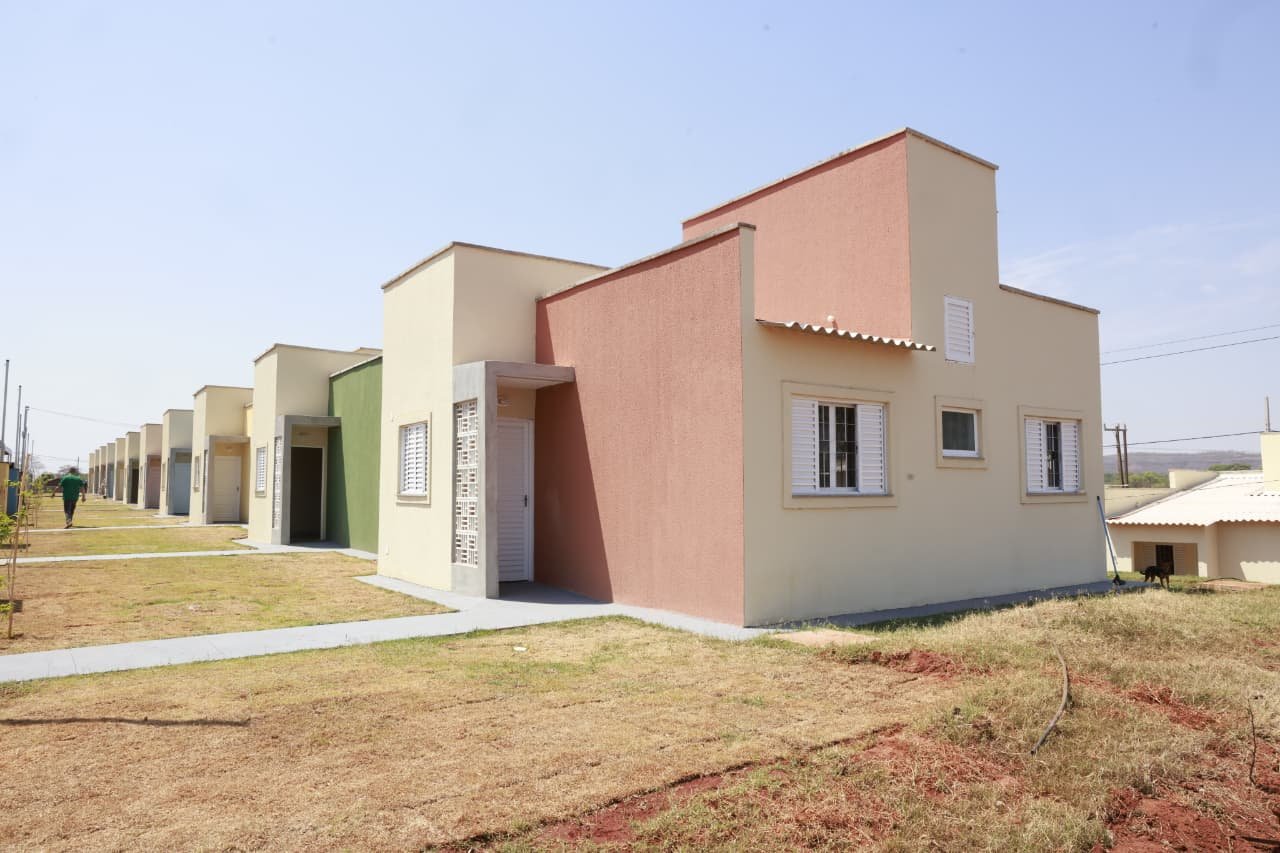 Daniel Vilela entrega 30 casas a custo zero em Itarumã