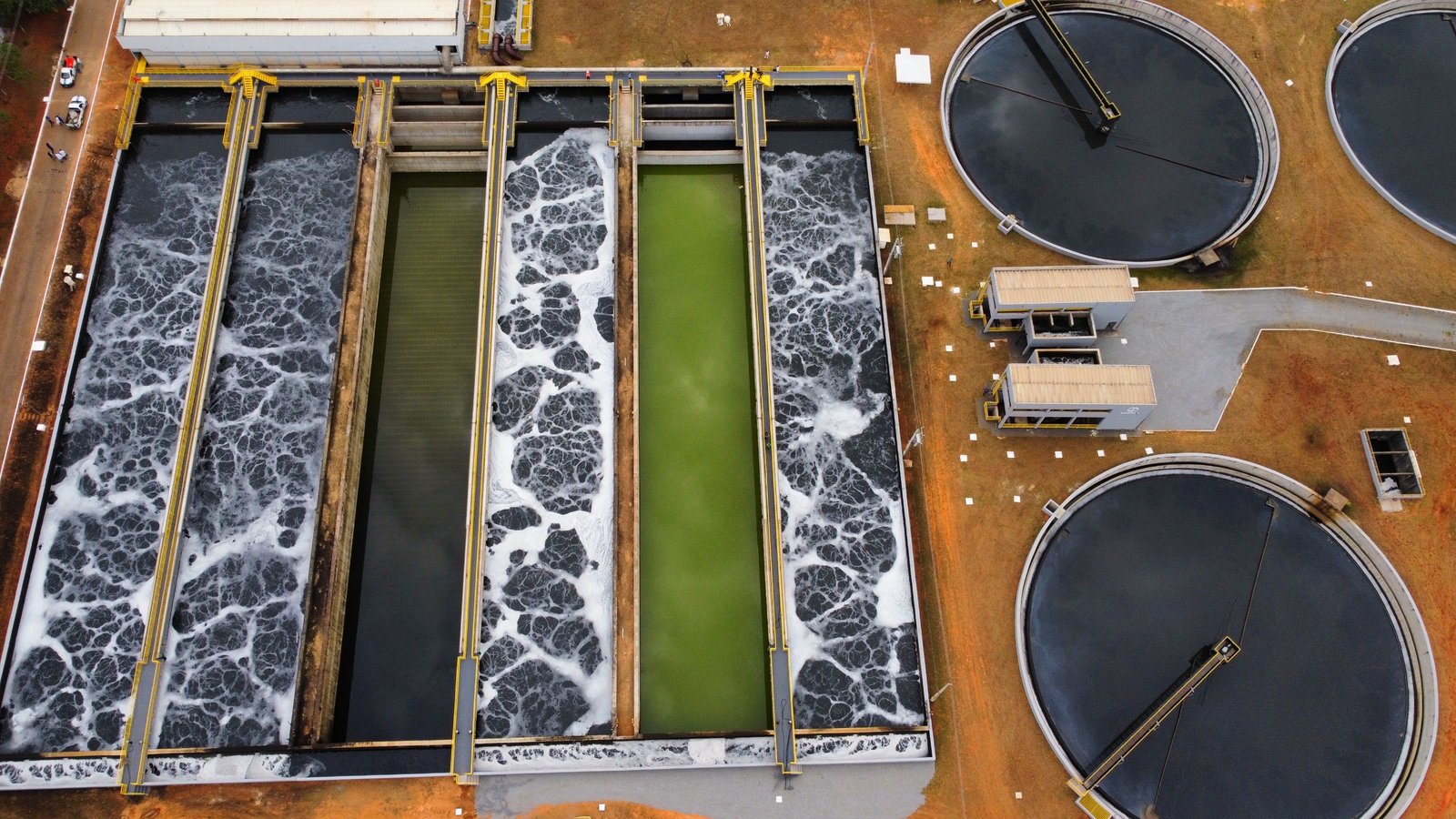 Caiado entrega etapa do tratamento de esgoto de Goiânia e critica falta de repasses federais