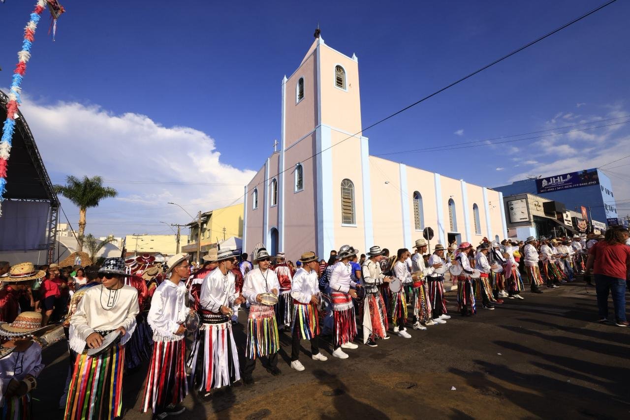 Caiado reforça compromisso com a cultura e anuncia Catalão como capital da Congada