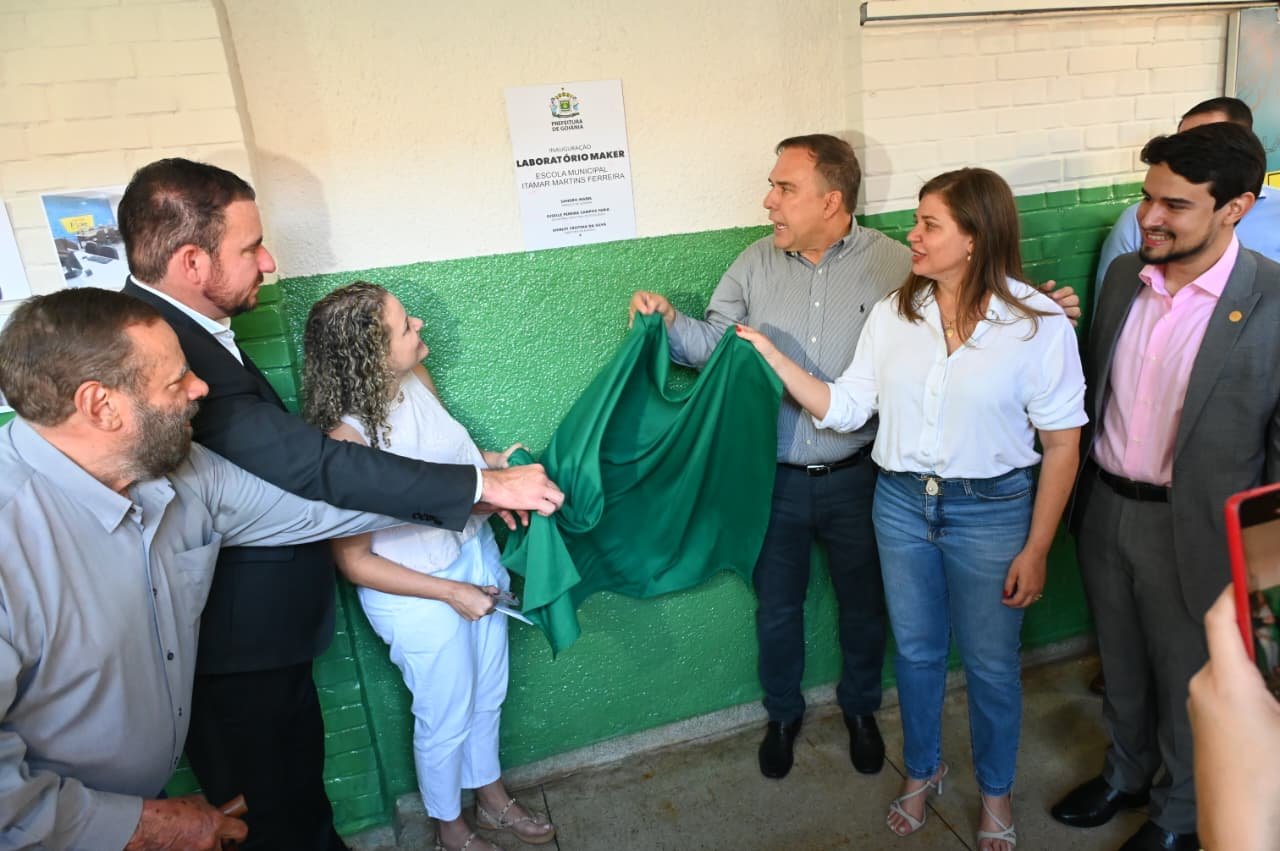 Sandro Mabel entrega novo laboratório Maker à rede municipal de Educação