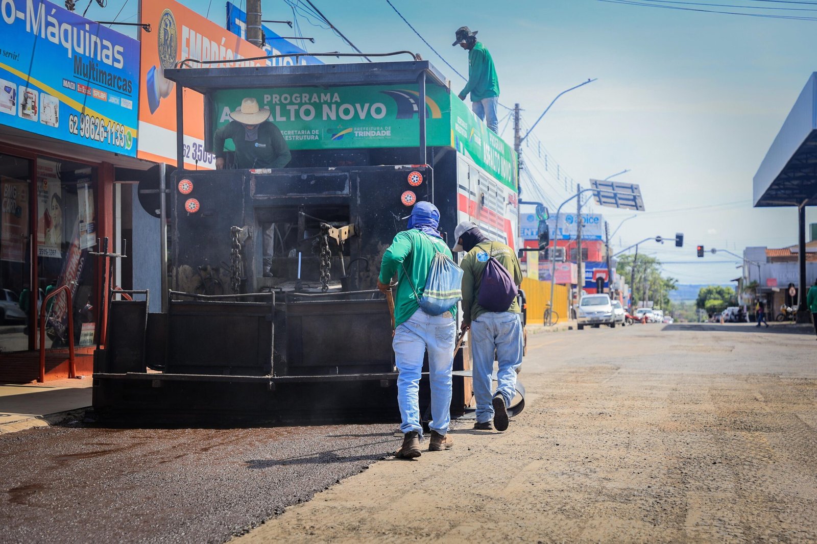 Prefeito Marden Júnior vistoria obras e serviços em diferentes regiões de Trindade