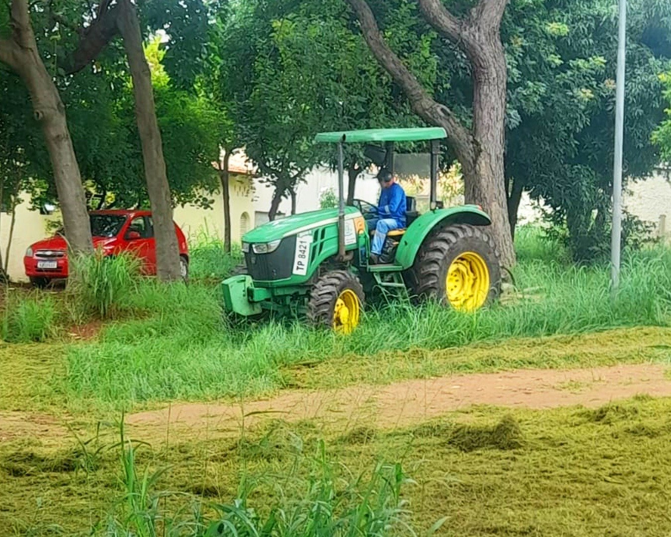 Setor Sul recebe força-tarefa de limpeza e zeladoria em 32 praças públicas