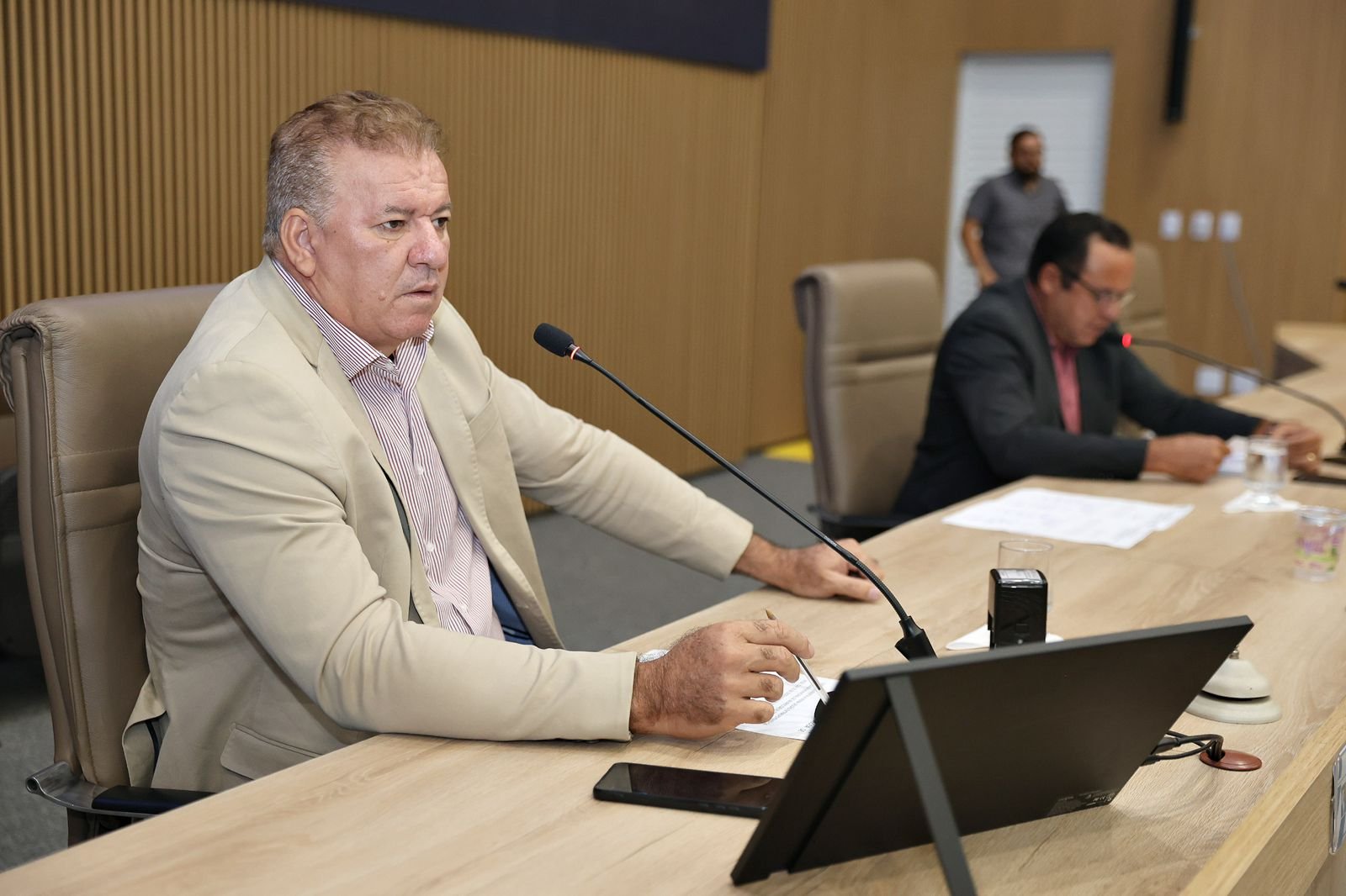 Câmara aprova ajustes na LDO de 2026 e autoriza área para construção de escola estadual