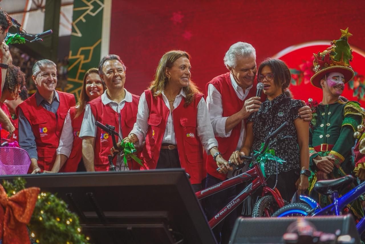 Caiado e Gracinha entregam mais de 20 mil brinquedos no Natal do Bem em Goiânia