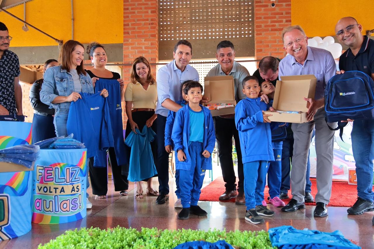 Prefeito Vilela concentra agenda da semana em visita a escolas e CMEIs de Aparecida