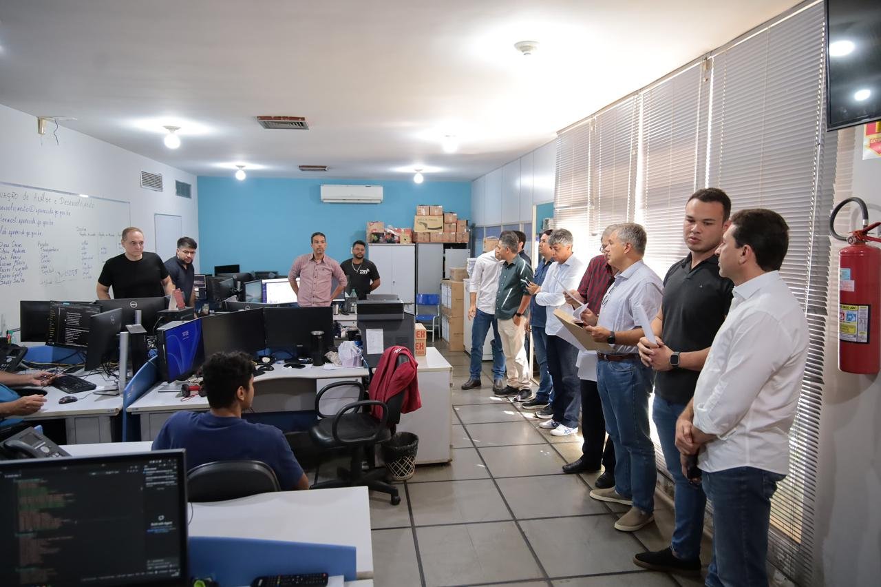 Vilela visita a Secretaria de Ciência e Tecnologia e anuncia diretriz para aperfeiçoar os serviços do município