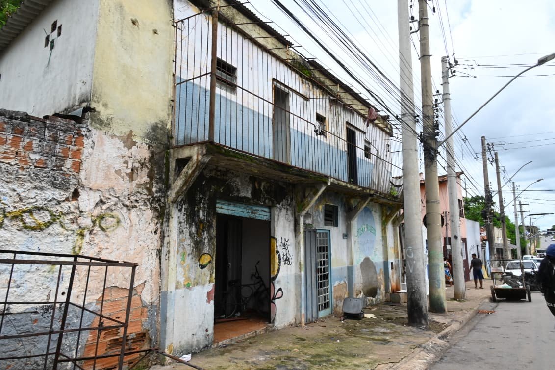 Mabel acompanha demolição de edificações abandonadas às margens do Córrego Capim Puba