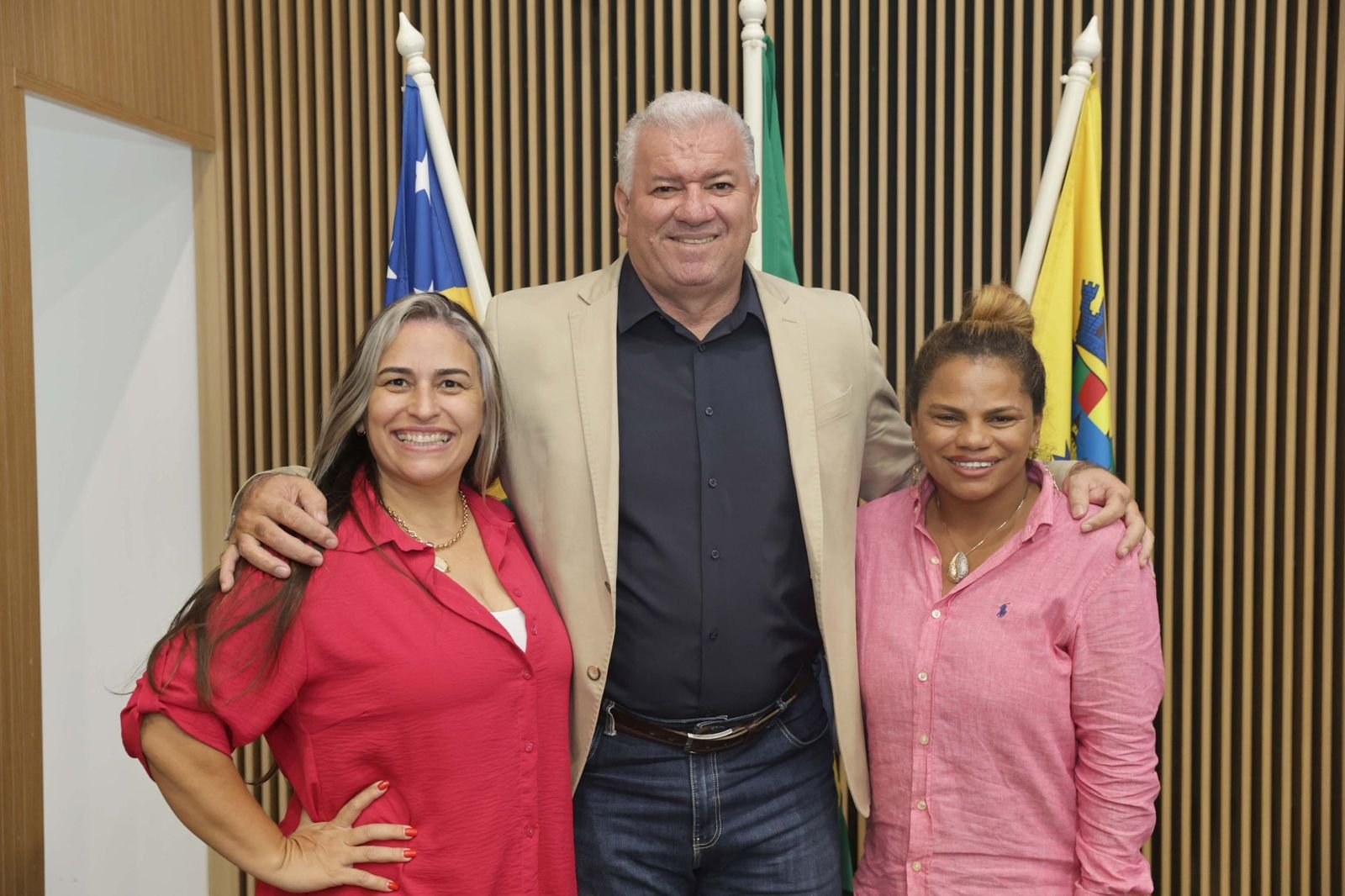 Presidente da Câmara recebe vereadoras de Abadia de Goiás em visita institucional