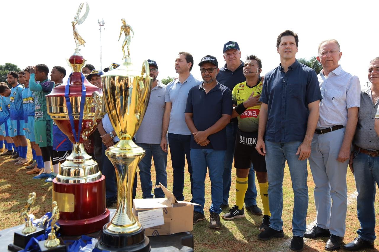 Prefeito Vilela e governador Daniel Vilela participam da celebração do aniversário de 36 anos do Jardim Tiradentes