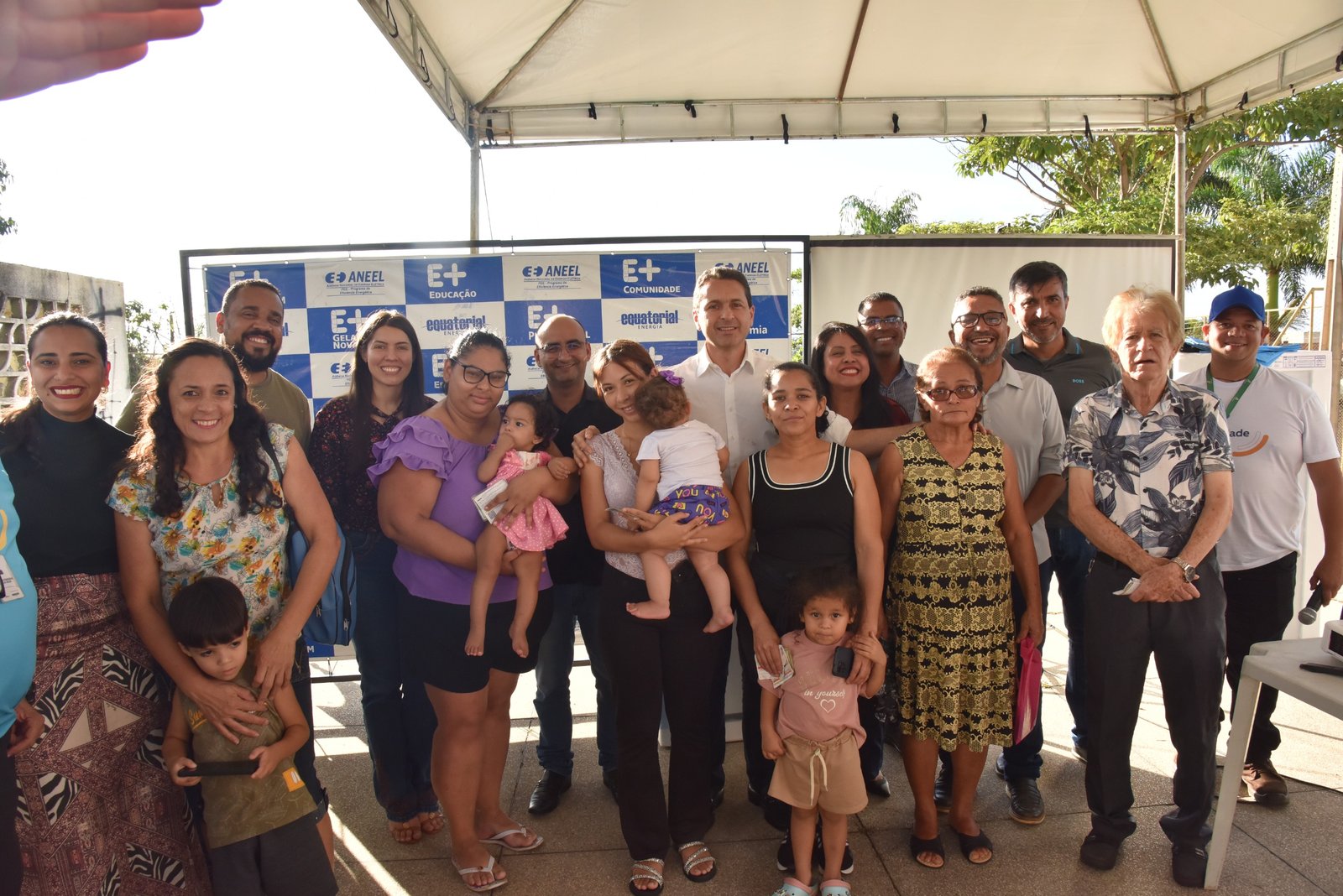 Prefeito Vilela e Equatorial sorteiam 50 geladeiras para famílias de baixa renda