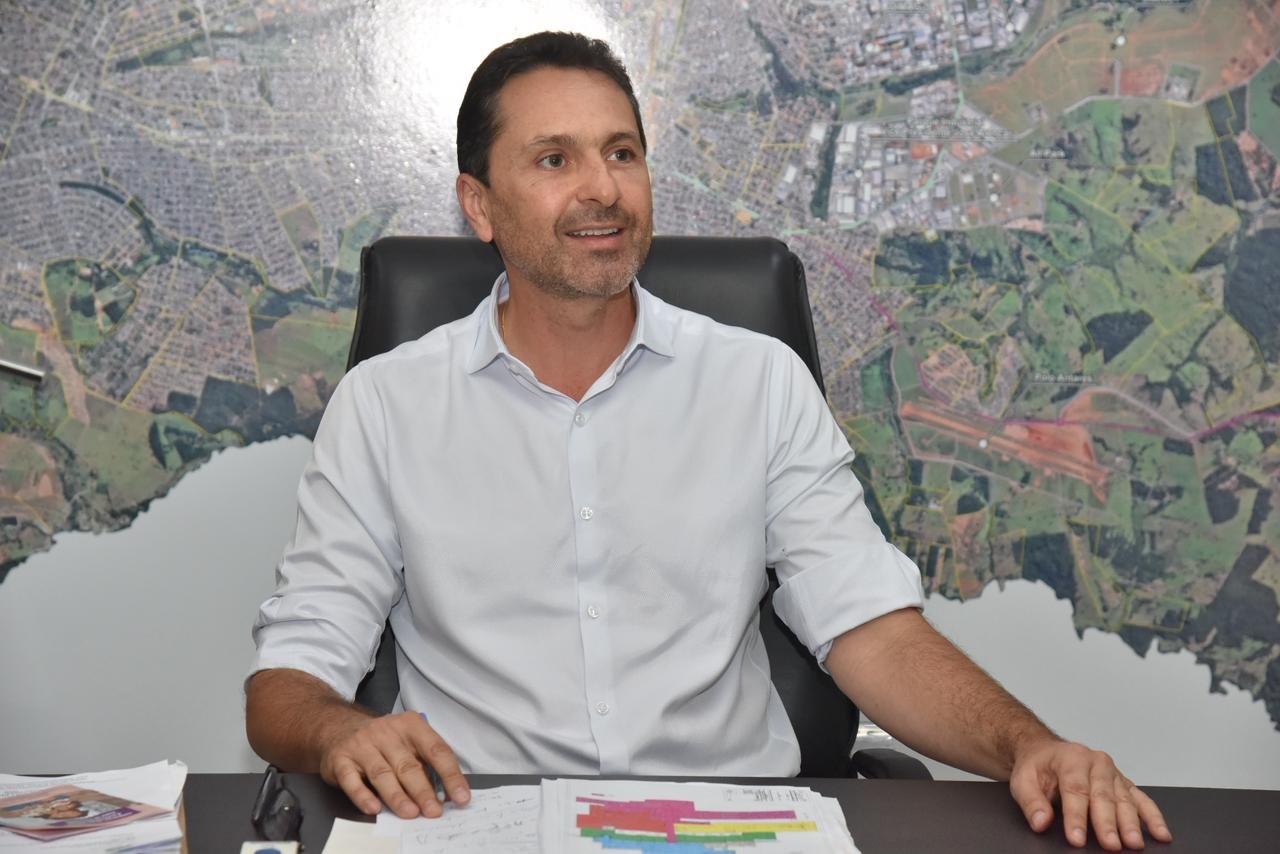 Prefeito Vilela indica vereador Gleison Flávio como líder do governo na Câmara
