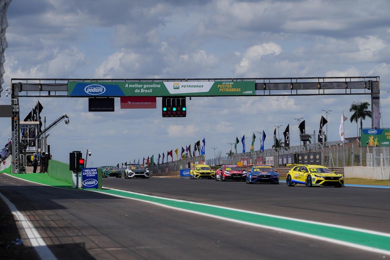 Daniel Vilela celebra nova fase do Autódromo de Goiânia em etapa da Stock Car
