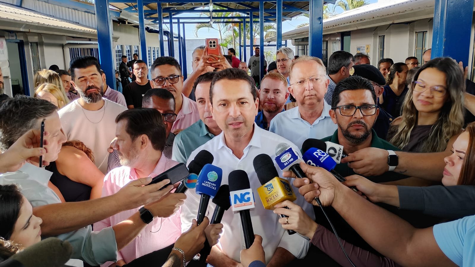 Prefeito Vilela entrega reforma da Escola Levina Martins, no Buriti Sereno