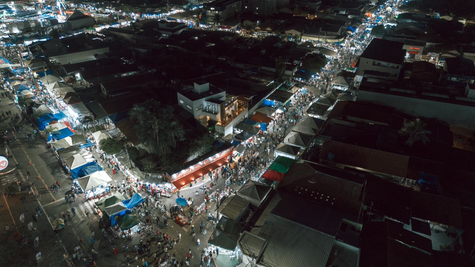Movimentação de visitantes durante a Romaria de Trindade duplica a demanda por energia elétrica Equatorial Goiás realiza melhorias na rede elétrica com 90 dias de antecedência e prevê cerca de 400 ligações provisórias. Equipes estarão de plantão para garantir estabilidade no fornecimento durante os dez dias de Romaria