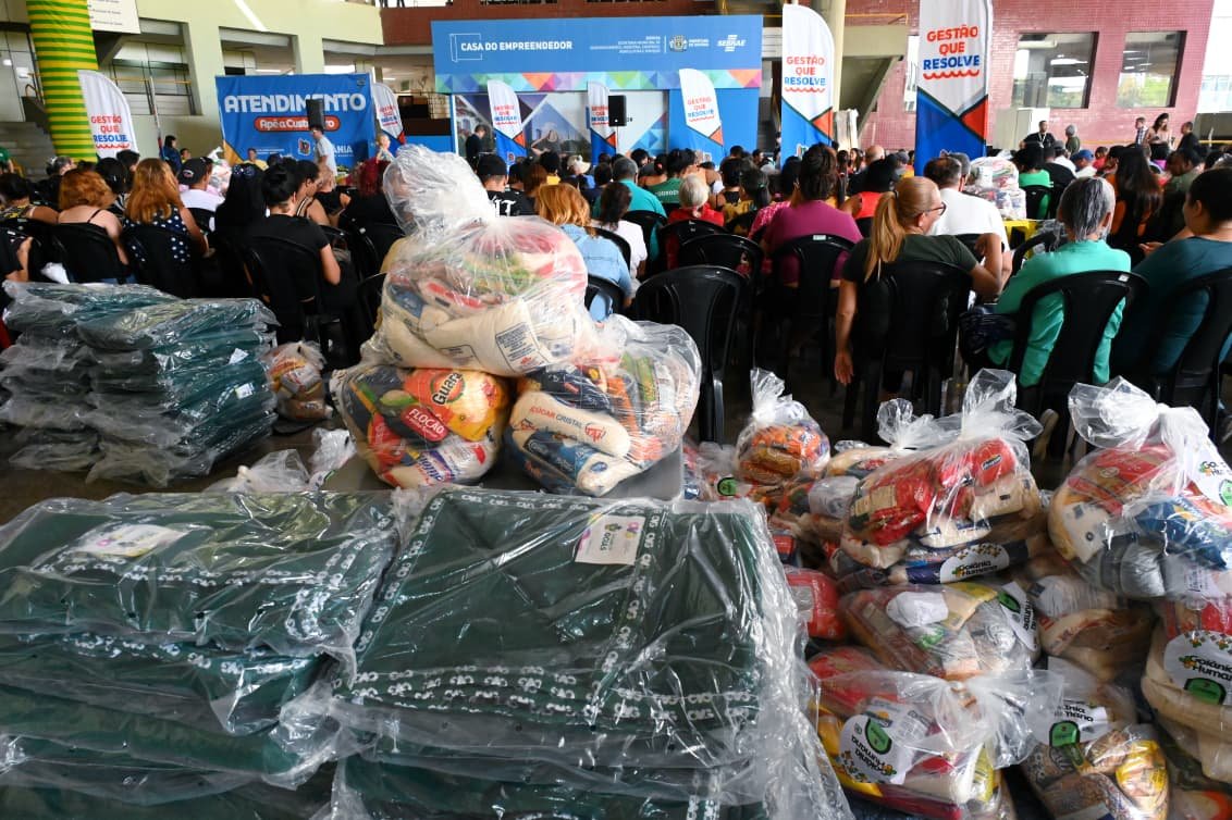 Mabel entrega 6 toneladas de alimentos arrecadados na Pecuária 2026