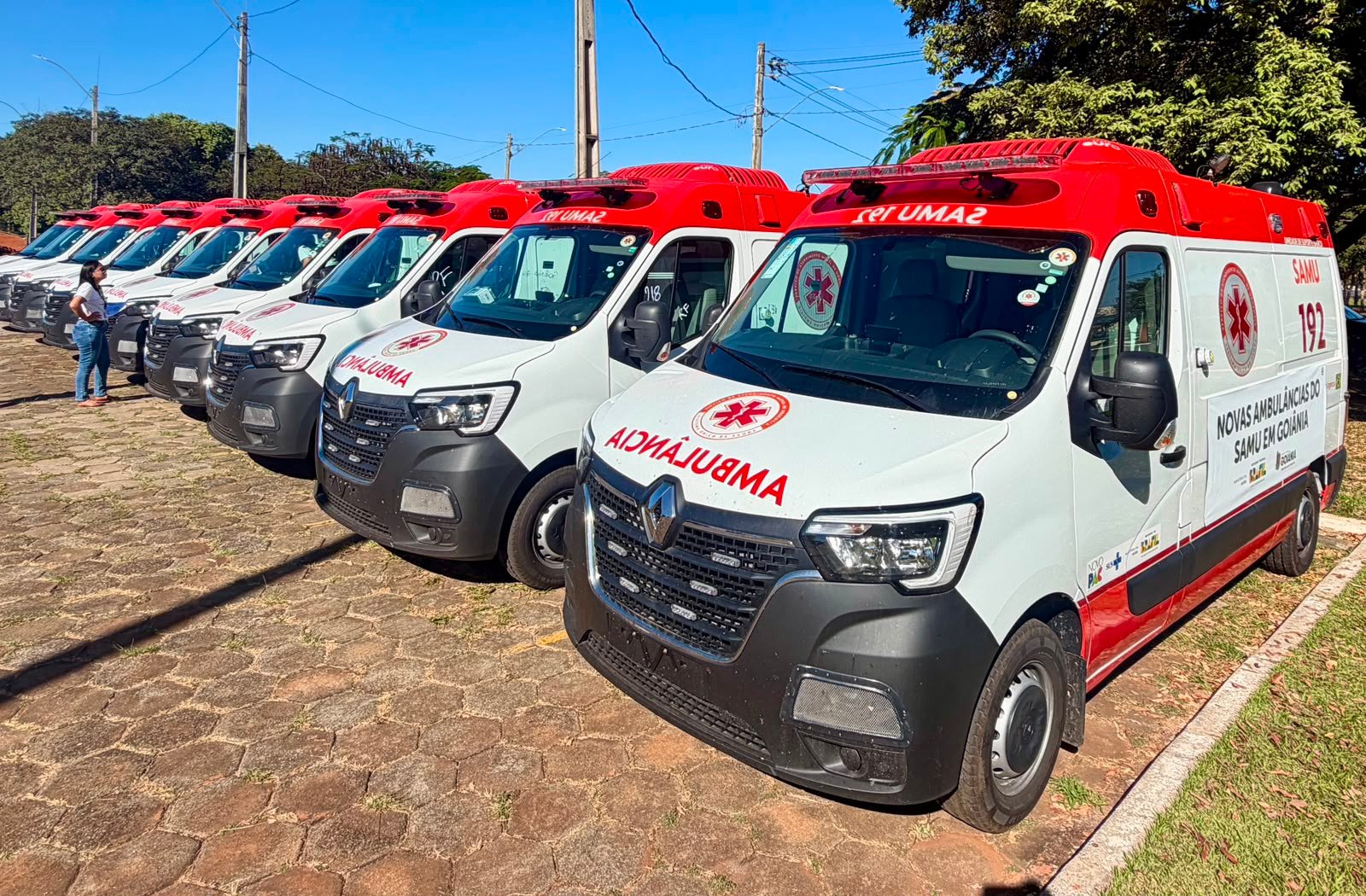 Prefeitura de Goiânia recebe sete novas ambulâncias para ampliar frota própria do SAMU