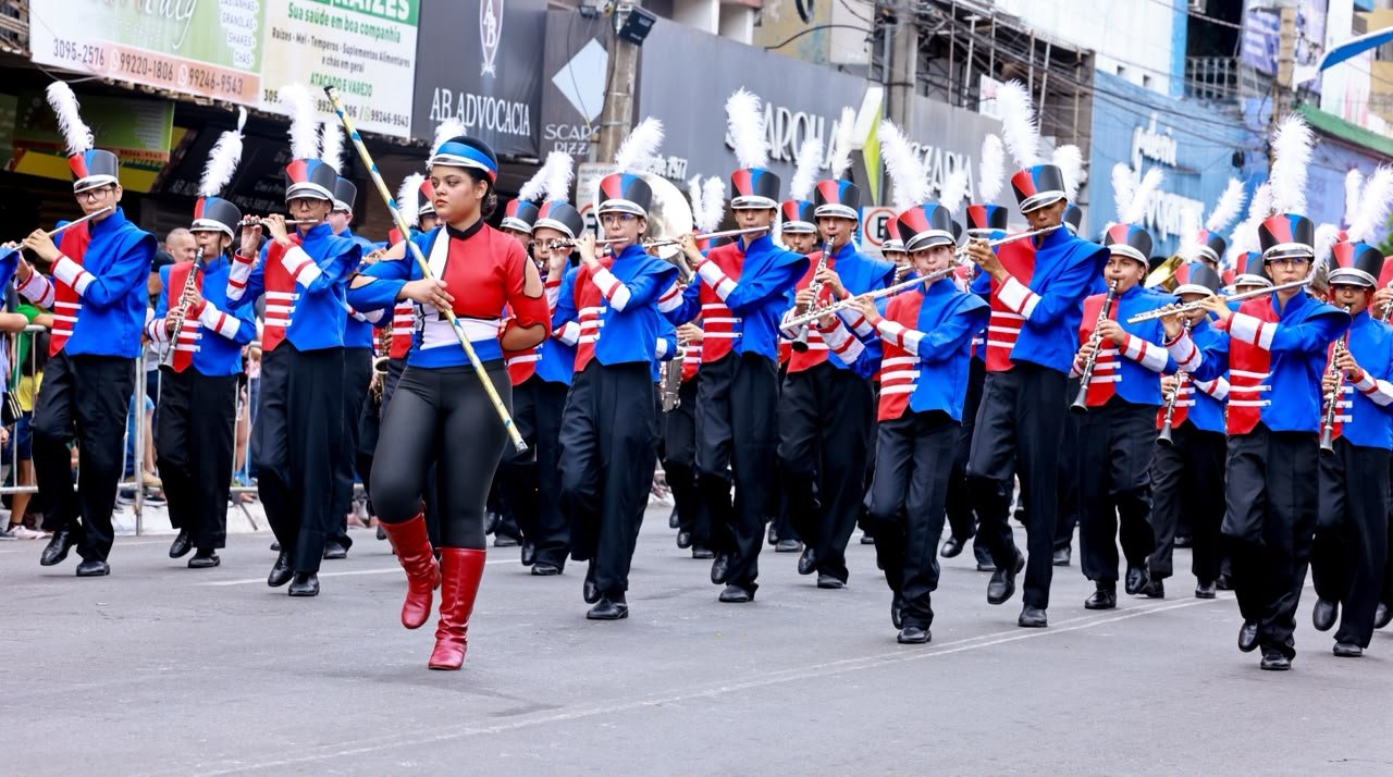 Desfile cívico-militar reúne mais de 15 mil pessoas no centro de Goiânia