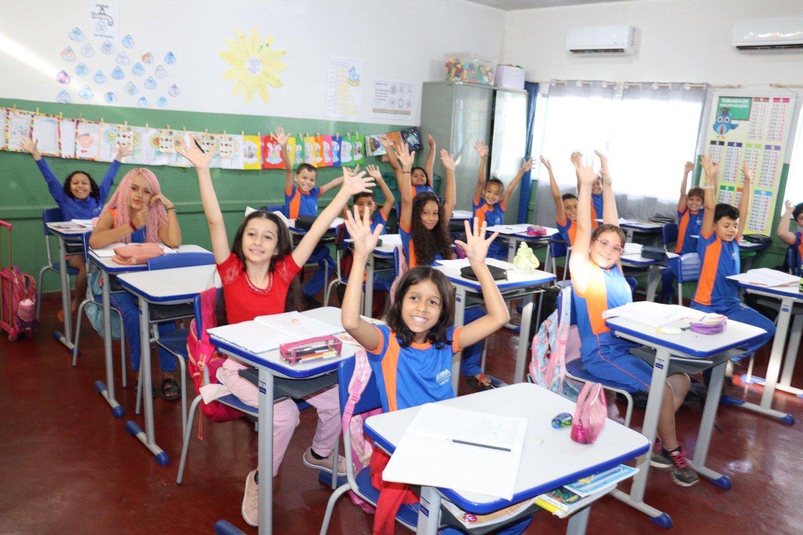 Escolas municipais de tempo integral recebem novos equipamentos e materiais para ampliar atendimento aos estudantes